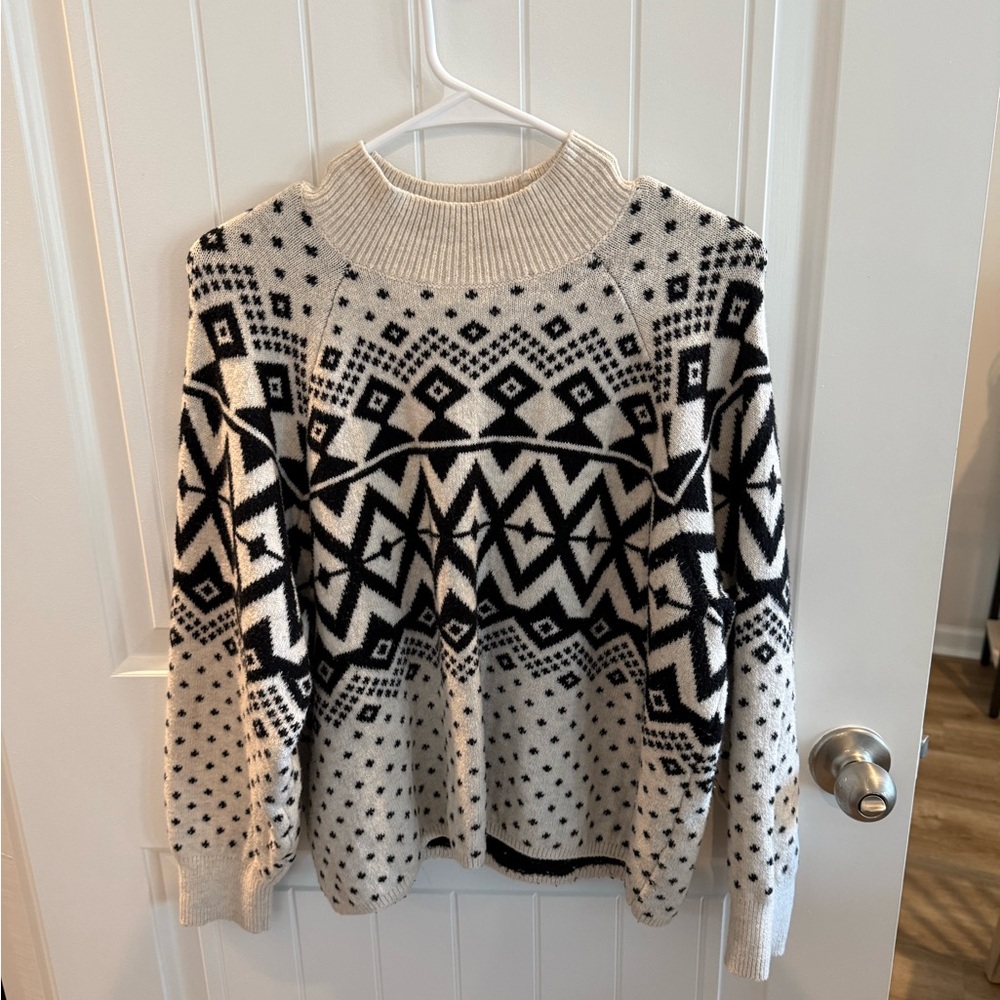 Old Navy Black and Cream Geometric Sweater